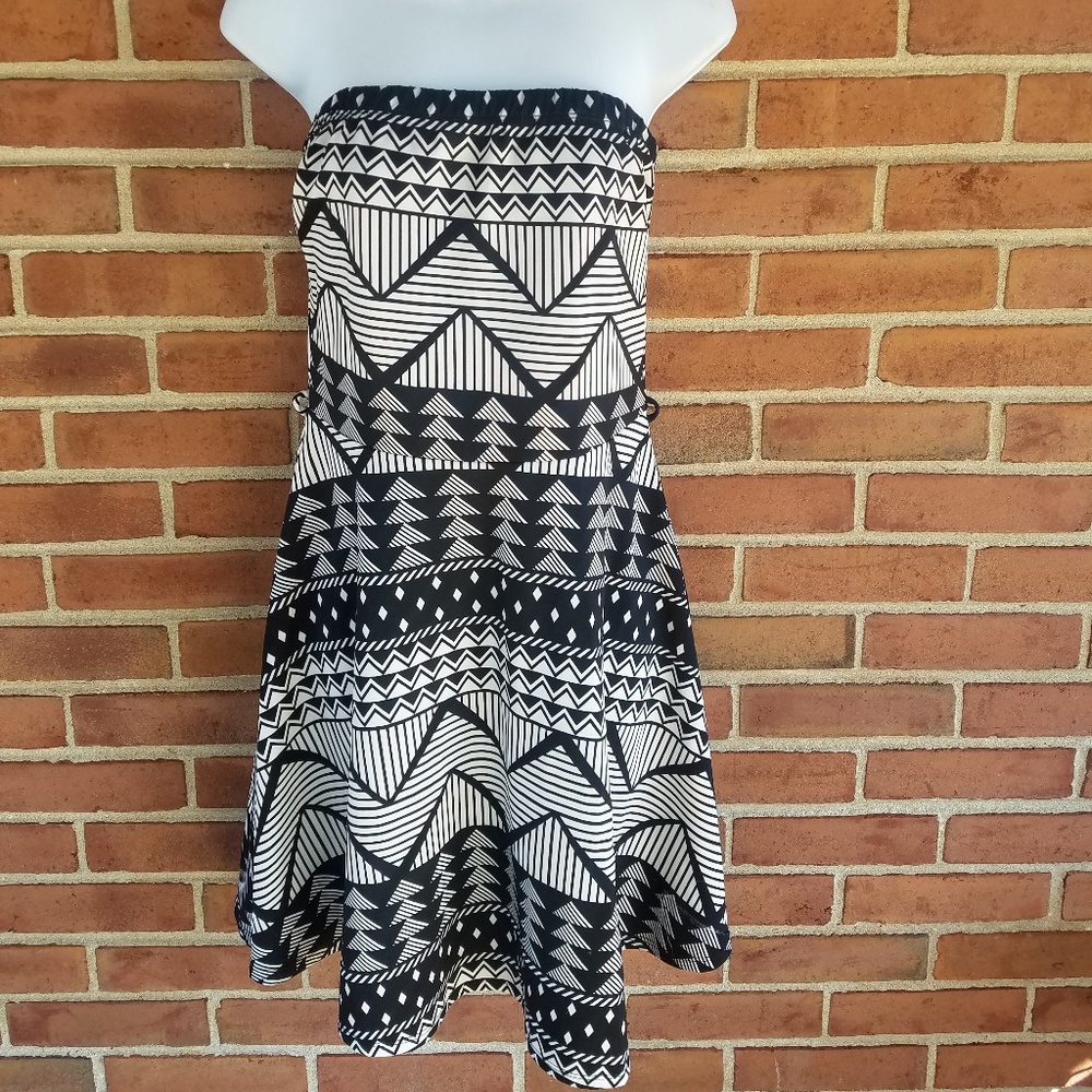 Geometric Sleevless Dress